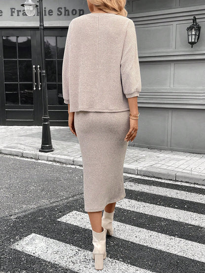 SHEIN LUNE Women's Batwing Sleeve Round Neck T-Shirt And Textured Midi Bodycon Skirt 2 Pieces Set, Casual Commute Elegant Outfit For Autumn/Winter