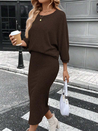 SHEIN LUNE Women's Batwing Sleeve Round Neck T-Shirt And Textured Midi Bodycon Skirt 2 Pieces Set, Casual Commute Elegant Outfit For Autumn/Winter